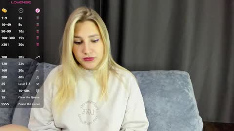 Snapshot of and1sa chatting on September 2025 12:07:02 PM Andisa online show from September 2025 12:07:02 PM