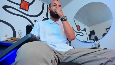 Andrs   -                   online show from November 2025 10:56:01 PM