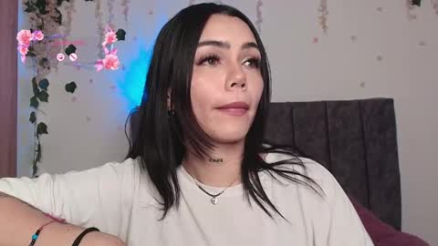 Andra de la Rosse online show from May 2026 11:33:02 PM
