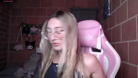 Snapshot of andrea_camila chatting on May 2026 04:14:02 PM Andrea online show from May 2026 04:14:02 PM
