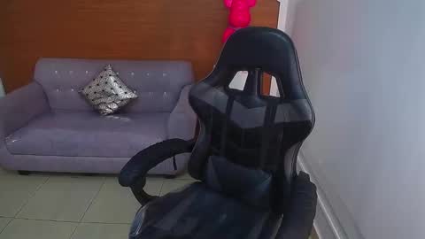 Andrea online show from March 2025 04:33:02 PM