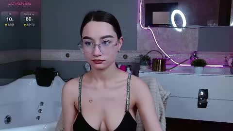 Snapshot of andreajohnsons chatting on May 2026 08:32:02 AM andreajohnsons online show from May 2026 08:32:02 AM