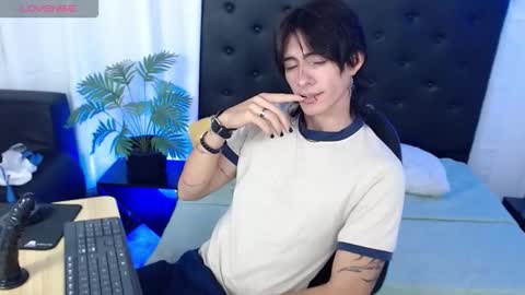 Snapshot of andreey50 chatting on November 2025 01:44:02 PM Andrey online show from November 2025 01:44:02 PM