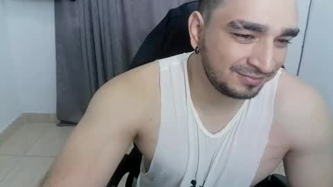 andres180950734 online show from May 2026 12:33:01 PM