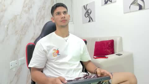 andres_stud online show from October 2025 04:10:01 AM