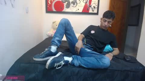 andrescoll25 online show from July 2026 10:17:01 PM