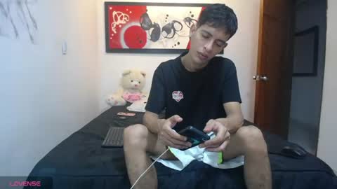 andrescoll25 online show from July 2026 06:56:02 PM
