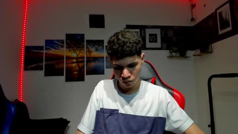 andrew_2811 online show from November 2025 05:30:02 AM