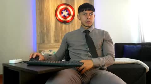 Snapshot of andrew_elliot chatting on March 2025 03:56:01 PM Andrew online show from March 2025 03:56:01 PM