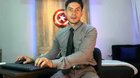 Snapshot of andrew_elliot chatting on March 2025 02:50:01 AM Andrew online show from March 2025 02:50:01 AM