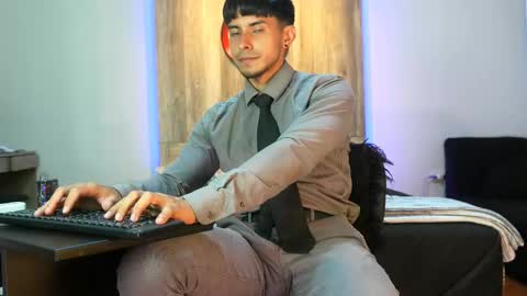 Snapshot of andrew_elliot chatting on March 2025 02:52:01 AM Andrew online show from March 2025 02:52:01 AM