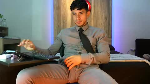 Snapshot of andrew_elliot chatting on October 2025 03:48:01 AM Andrew online show from October 2025 03:48:01 AM