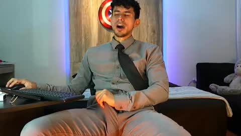 Snapshot of andrew_elliot chatting on October 2025 01:50:02 AM Andrew online show from October 2025 01:50:02 AM