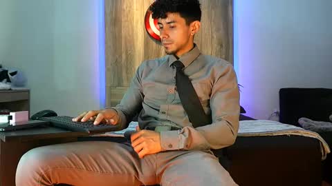 Snapshot of andrew_elliot chatting on October 2025 03:17:02 AM Andrew online show from October 2025 03:17:02 AM