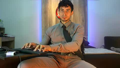 Snapshot of andrew_elliot chatting on October 2025 01:53:02 AM Andrew online show from October 2025 01:53:02 AM