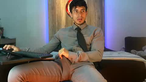 Snapshot of andrew_elliot chatting on October 2025 01:07:02 AM Andrew online show from October 2025 01:07:02 AM