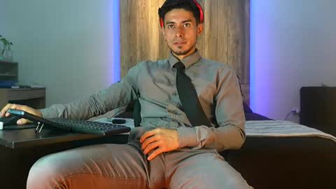 Snapshot of andrew_elliot chatting on November 2025 03:39:02 AM Andrew online show from November 2025 03:39:02 AM