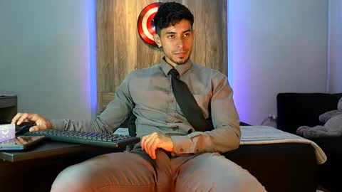 Snapshot of andrew_elliot chatting on November 2025 04:34:02 AM Andrew online show from November 2025 04:34:02 AM