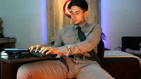 Snapshot of andrew_elliot chatting on November 2025 03:27:01 AM Andrew online show from November 2025 03:27:01 AM