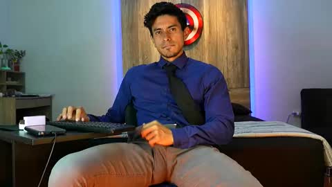 Andrew online show from November 2025 02:36:01 AM