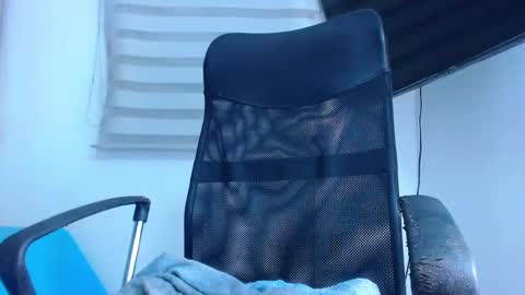 Snapshot of andrew_holden__ chatting on February 2025 02:10:02 AM andrew_holden__ online show from February 2025 02:10:02 AM