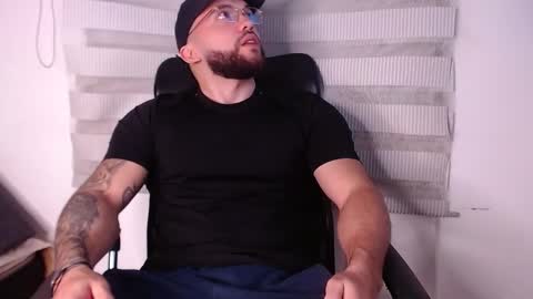 Snapshot of andrew_holden__ chatting on November 2025 12:20:02 AM andrew_holden__ online show from November 2025 12:20:02 AM