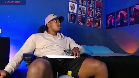 Andrew online show from October 2025 12:44:02 AM