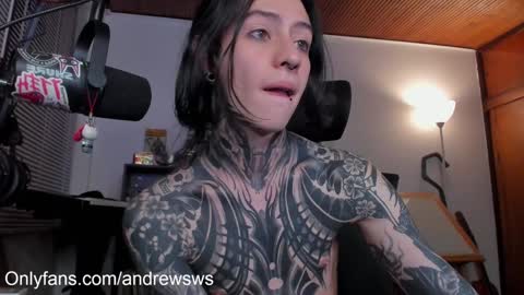 Snapshot of andrew_round chatting on February 2025 03:34:02 AM andrew_round online show from February 2025 03:34:02 AM