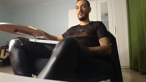 Snapshot of andrewbanner chatting on November 2025 05:40:01 AM MasterRomania online show from November 2025 05:40:01 AM