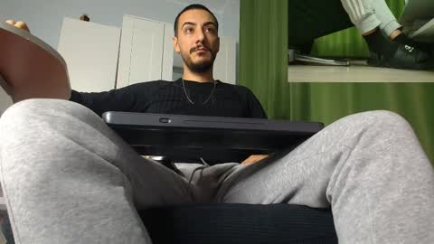 Snapshot of andrewbanner chatting on November 2025 06:35:02 AM MasterRomania online show from November 2025 06:35:02 AM