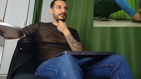 Snapshot of andrewbanner chatting on November 2025 07:22:01 AM MasterRomania online show from November 2025 07:22:01 AM