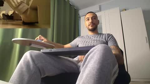 Snapshot of andrewbanner chatting on December 2025 07:14:02 AM MasterRomania online show from December 2025 07:14:02 AM