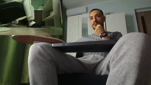 Snapshot of andrewbanner chatting on December 2025 07:16:02 AM MasterRomania online show from December 2025 07:16:02 AM