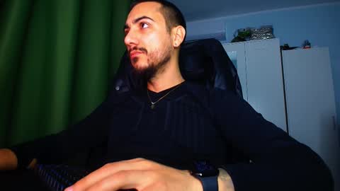 Snapshot of andrewbanner chatting on December 2025 06:40:01 AM MasterRomania online show from December 2025 06:40:01 AM