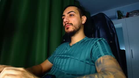 Snapshot of andrewbanner chatting on December 2025 06:19:01 AM MasterRomania online show from December 2025 06:19:01 AM