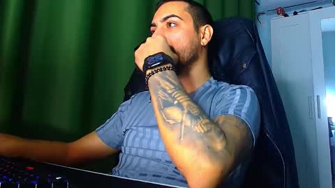 Snapshot of andrewbanner chatting on December 2025 07:25:02 AM MasterRomania online show from December 2025 07:25:02 AM