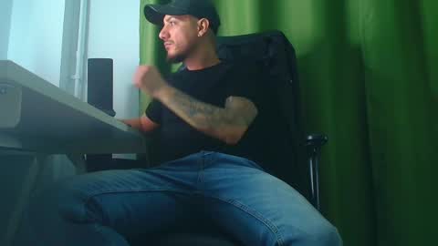 Snapshot of andrewbanner chatting on February 2026 07:23:01 AM MasterRomania online show from February 2026 07:23:01 AM