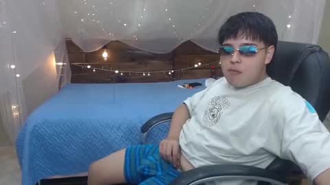 Snapshot of andrewsmile_ chatting on December 2024 12:49:01 PM ANDREW online show from December 2024 12:49:01 PM