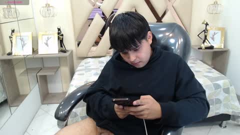 Snapshot of andrewsmile_ chatting on January 2025 04:55:01 PM ANDREW online show from January 2025 04:55:01 PM