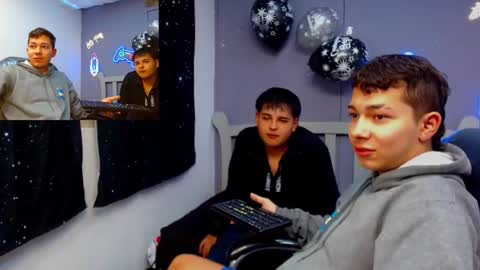 Snapshot of andrewsmile_ chatting on January 2025 03:44:02 AM ANDREW online show from January 2025 03:44:02 AM