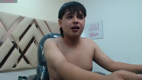 Snapshot of andrewsmile_ chatting on January 2025 01:48:01 PM ANDREW online show from January 2025 01:48:01 PM