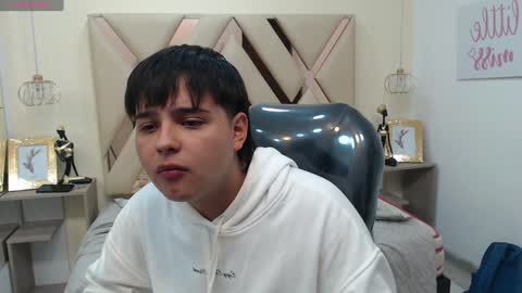 Snapshot of andrewsmile_ chatting on January 2025 02:11:01 PM ANDREW online show from January 2025 02:11:01 PM