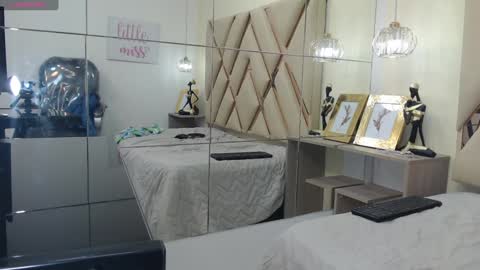 Snapshot of andrewsmile_ chatting on January 2025 05:12:02 PM ANDREW online show from January 2025 05:12:02 PM