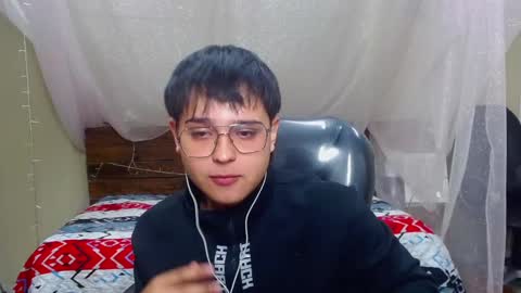 Snapshot of andrewsmile_ chatting on February 2025 12:28:01 PM ANDREW online show from February 2025 12:28:01 PM