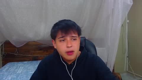 Snapshot of andrewsmile_ chatting on February 2025 12:05:02 PM ANDREW online show from February 2025 12:05:02 PM