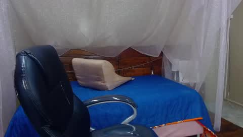 Snapshot of andrewsmile_ chatting on February 2025 12:05:02 PM ANDREW online show from February 2025 12:05:02 PM