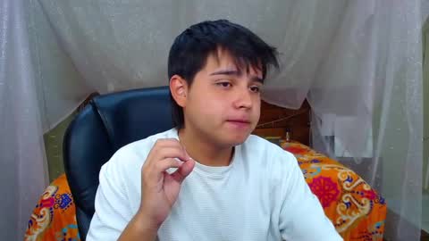 Snapshot of andrewsmile_ chatting on February 2025 12:24:01 PM ANDREW online show from February 2025 12:24:01 PM