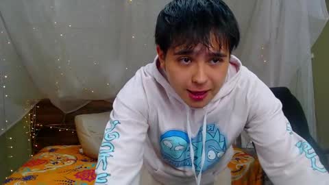 Snapshot of andrewsmile_ chatting on February 2025 12:03:02 PM ANDREW online show from February 2025 12:03:02 PM