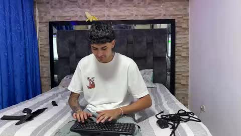 Snapshot of andrezukii chatting on November 2025 03:12:01 AM Andresuki online show from November 2025 03:12:01 AM