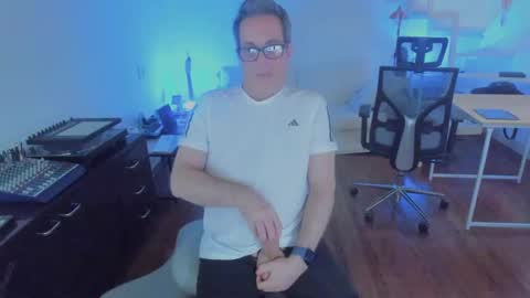 Snapshot of andy0pandi chatting on November 2025 10:23:01 AM Andrew online show from November 2025 10:23:01 AM